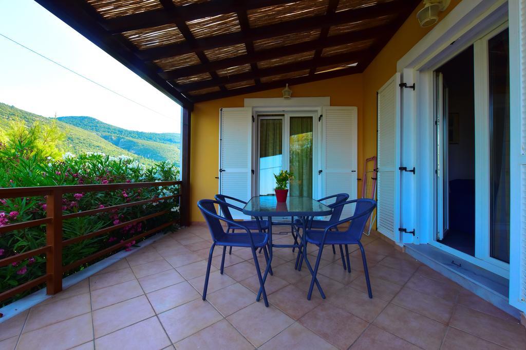 Mouzakis Villas Agia Paraskevi  Exterior photo