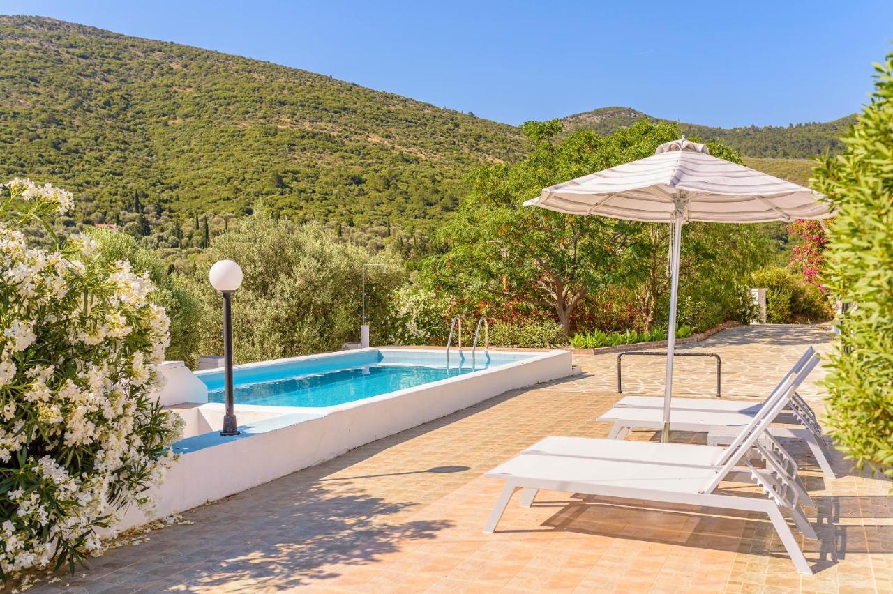 Mouzakis Villas Agia Paraskevi  Exterior photo