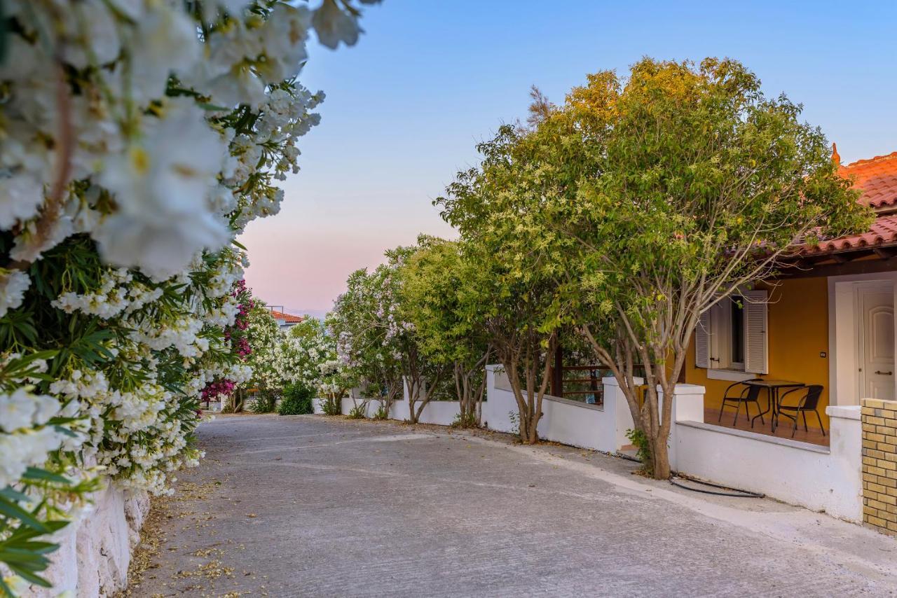 Mouzakis Villas Agia Paraskevi  Exterior photo
